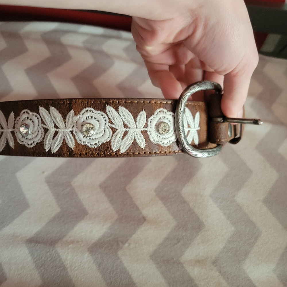 Women's Floral Embroidered Metallic Brown Leather Belt - Picture 2 of 3